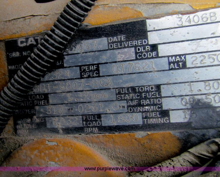 image for item E4694 1989 Ford LT9000 semi truck