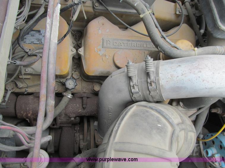 image for item E4694 1989 Ford LT9000 semi truck