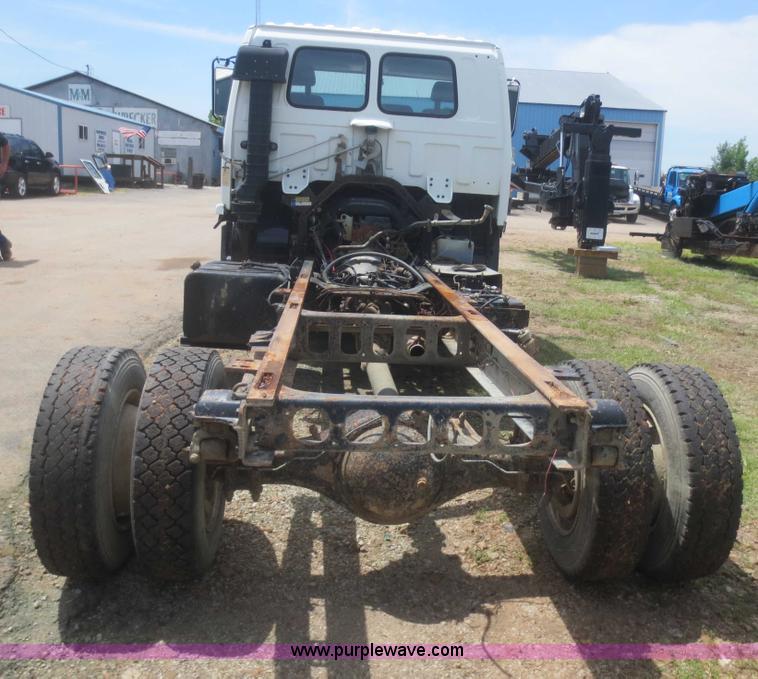 image for item F6980 1997 Isuzu FRR truck cab and chassis