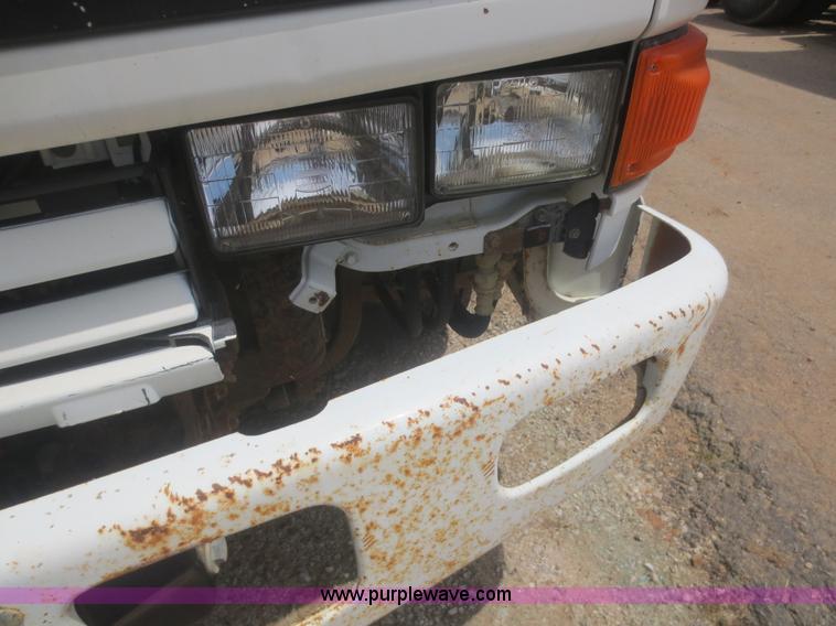 image for item F6980 1997 Isuzu FRR truck cab and chassis