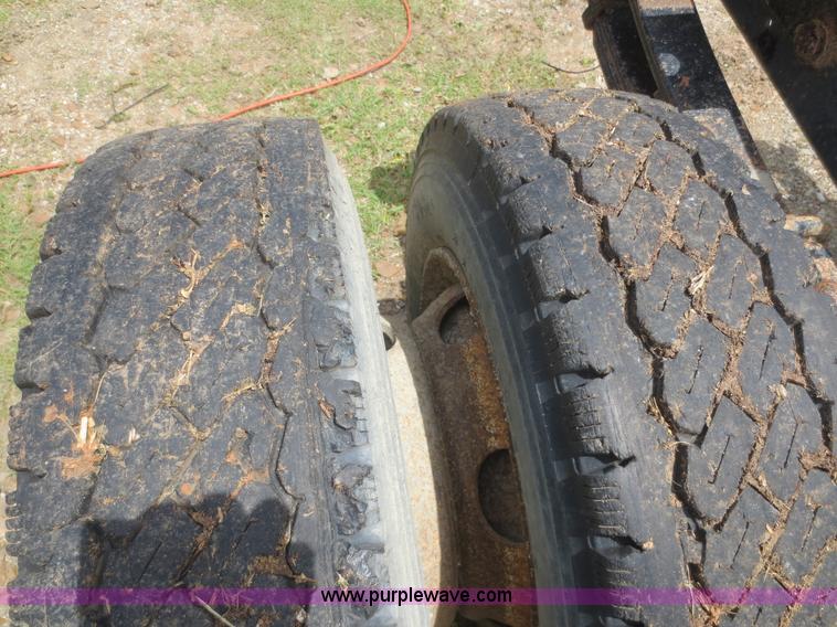 image for item F6980 1997 Isuzu FRR truck cab and chassis