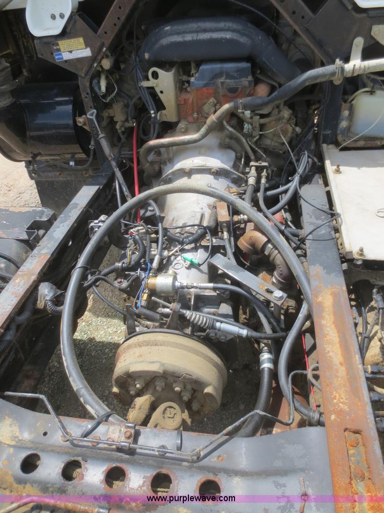 image for item F6980 1997 Isuzu FRR truck cab and chassis