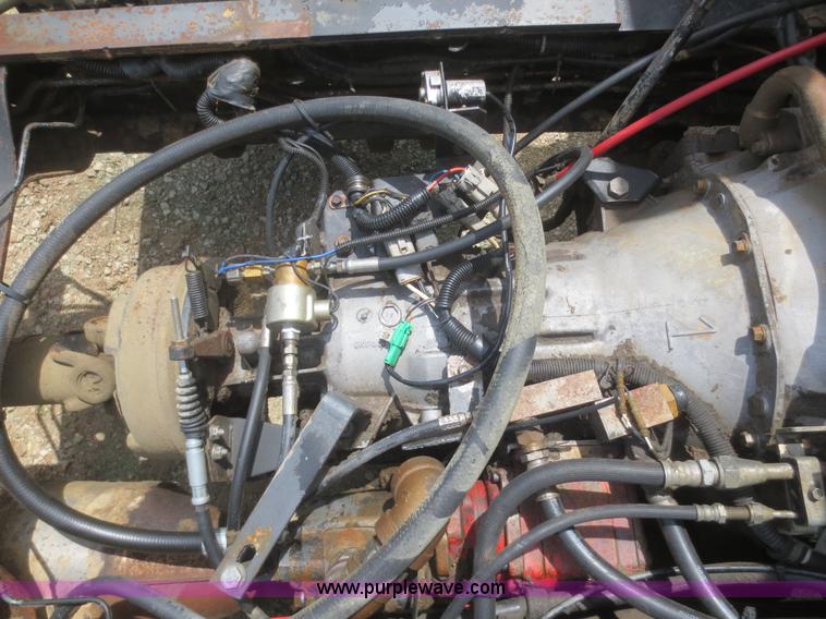 image for item F6980 1997 Isuzu FRR truck cab and chassis