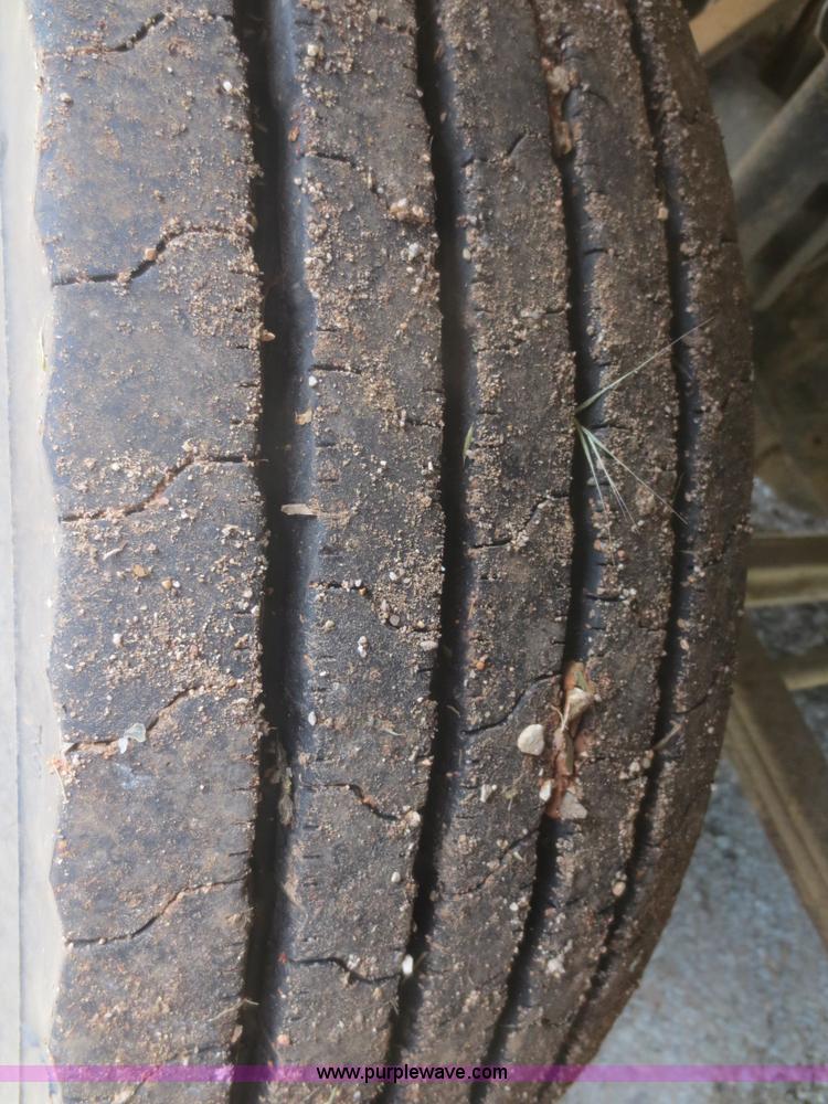 image for item F6980 1997 Isuzu FRR truck cab and chassis