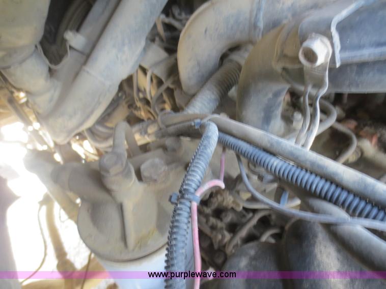 image for item F6980 1997 Isuzu FRR truck cab and chassis