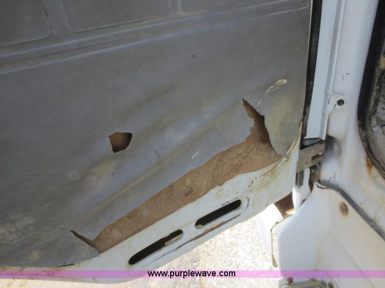 image for item F6980 1997 Isuzu FRR truck cab and chassis