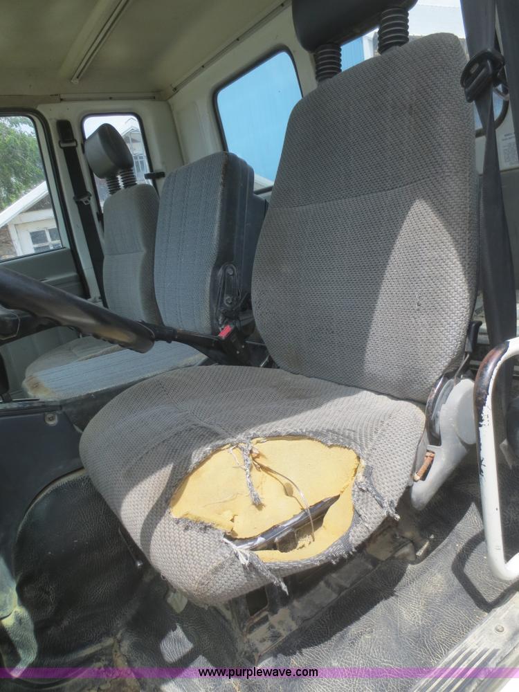 image for item F6980 1997 Isuzu FRR truck cab and chassis