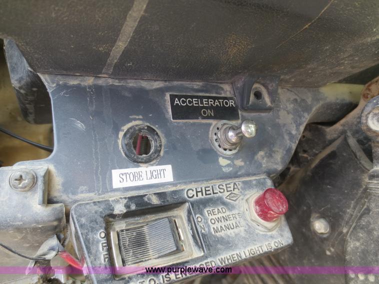 image for item F6980 1997 Isuzu FRR truck cab and chassis