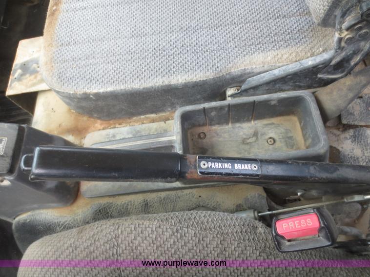 image for item F6980 1997 Isuzu FRR truck cab and chassis