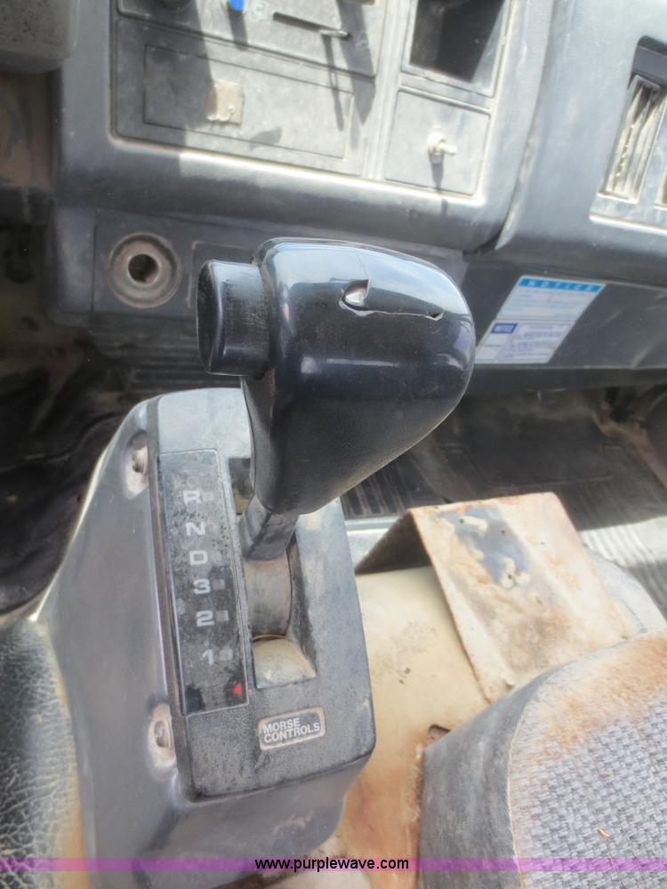 image for item F6980 1997 Isuzu FRR truck cab and chassis