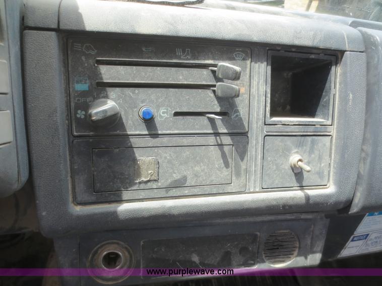 image for item F6980 1997 Isuzu FRR truck cab and chassis