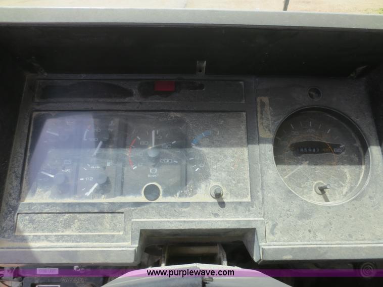 image for item F6980 1997 Isuzu FRR truck cab and chassis