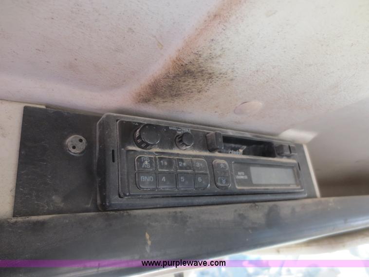 image for item F6980 1997 Isuzu FRR truck cab and chassis