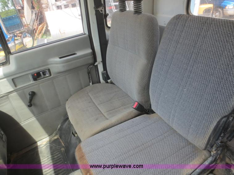 image for item F6980 1997 Isuzu FRR truck cab and chassis