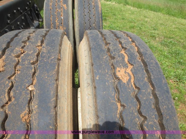 image for item F6982 1999 International 4900 truck cab and chassis