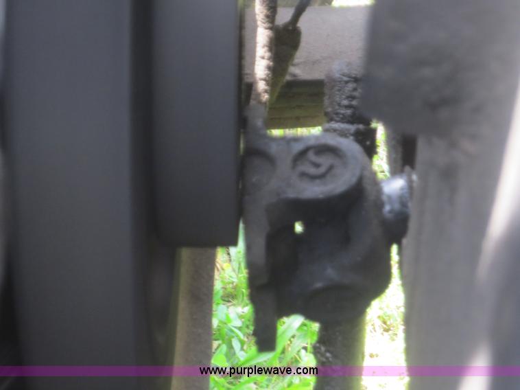 image for item F6982 1999 International 4900 truck cab and chassis