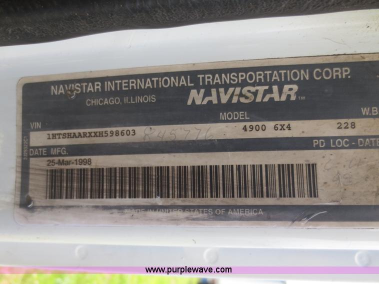 image for item F6982 1999 International 4900 truck cab and chassis