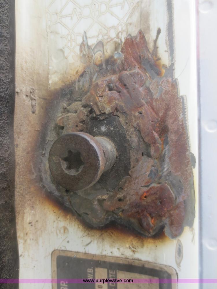 image for item F6982 1999 International 4900 truck cab and chassis