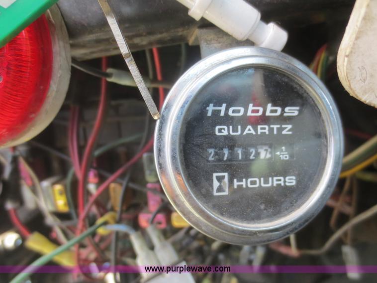 image for item F6982 1999 International 4900 truck cab and chassis