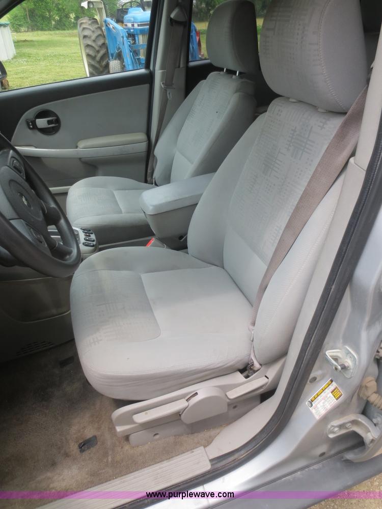 image for item F6986 2005 Chevrolet Equinox LS SUV