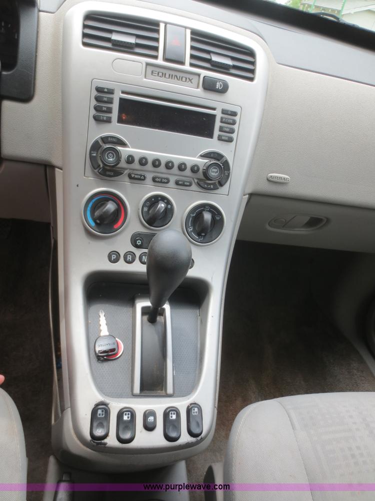 image for item F6986 2005 Chevrolet Equinox LS SUV