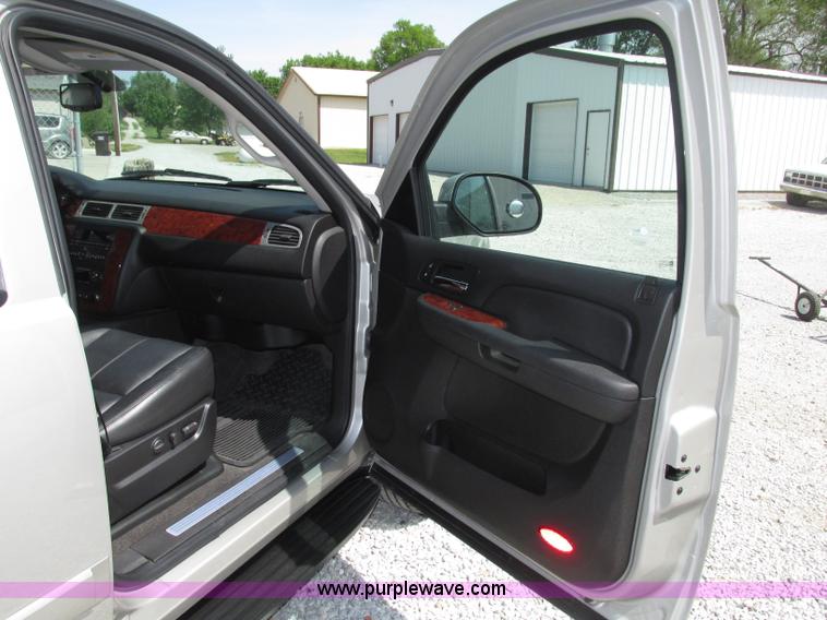 image for item F7391 2009 Chevrolet Tahoe LT SUV