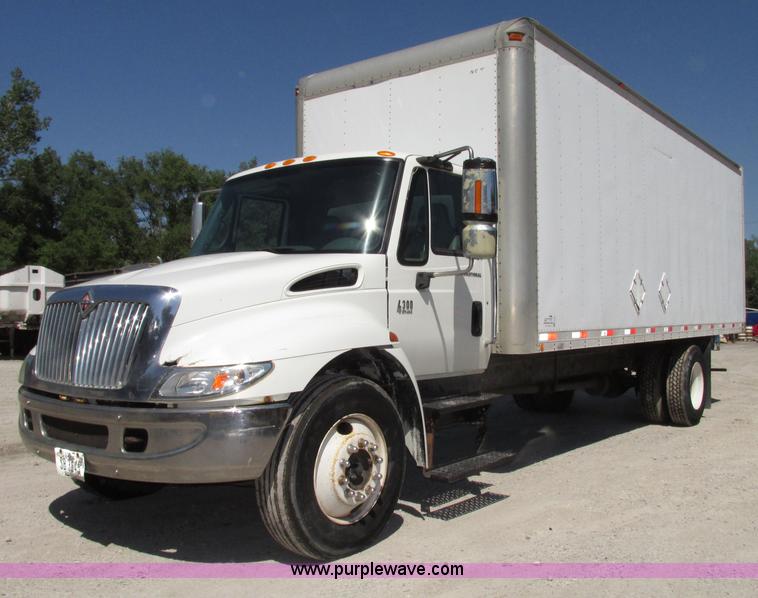 image for item F7397 2002 International 4300 box truck