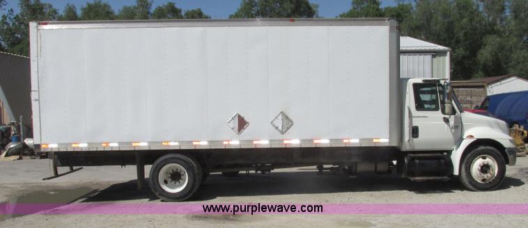 image for item F7397 2002 International 4300 box truck