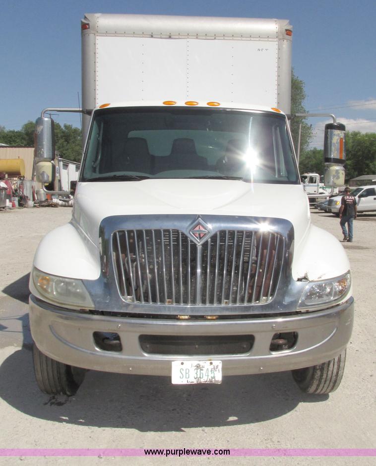 image for item F7397 2002 International 4300 box truck