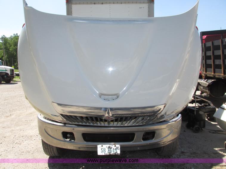image for item F7397 2002 International 4300 box truck