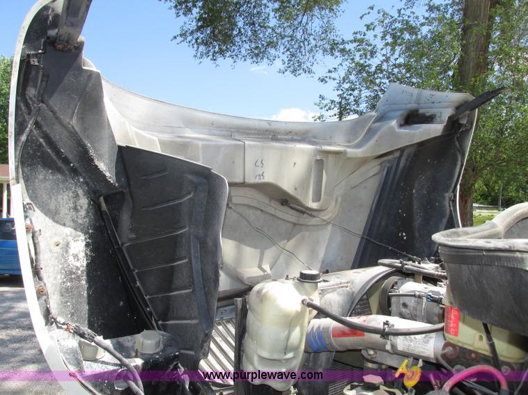 image for item F7397 2002 International 4300 box truck