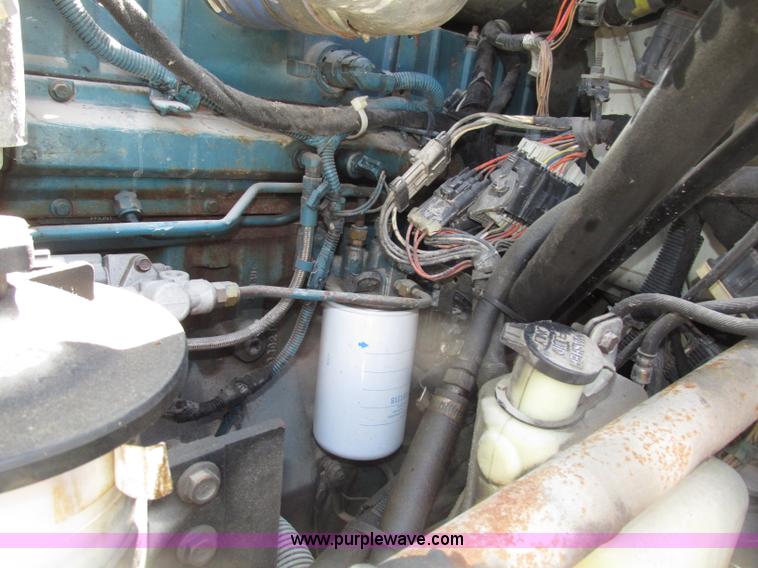 image for item F7397 2002 International 4300 box truck