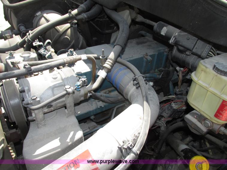 image for item F7397 2002 International 4300 box truck