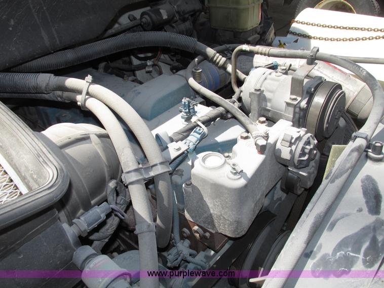 image for item F7397 2002 International 4300 box truck