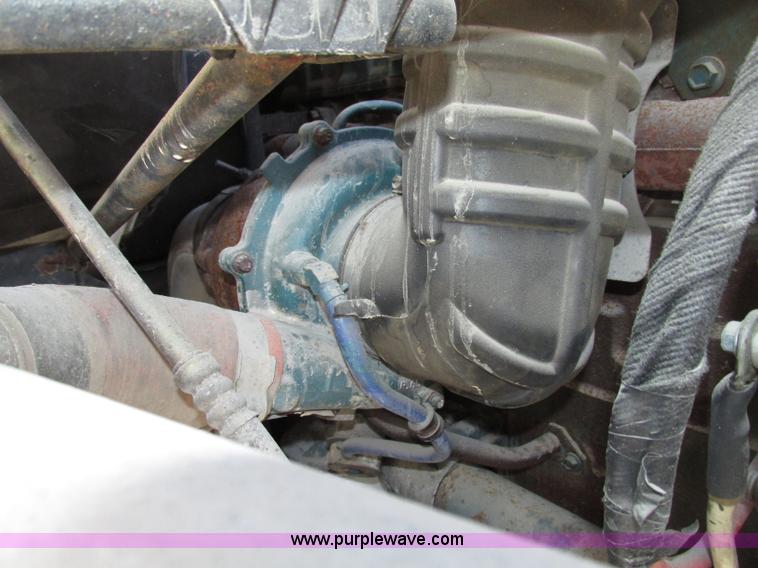 image for item F7397 2002 International 4300 box truck