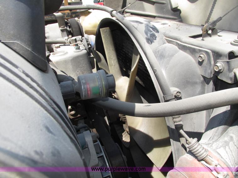 image for item F7397 2002 International 4300 box truck