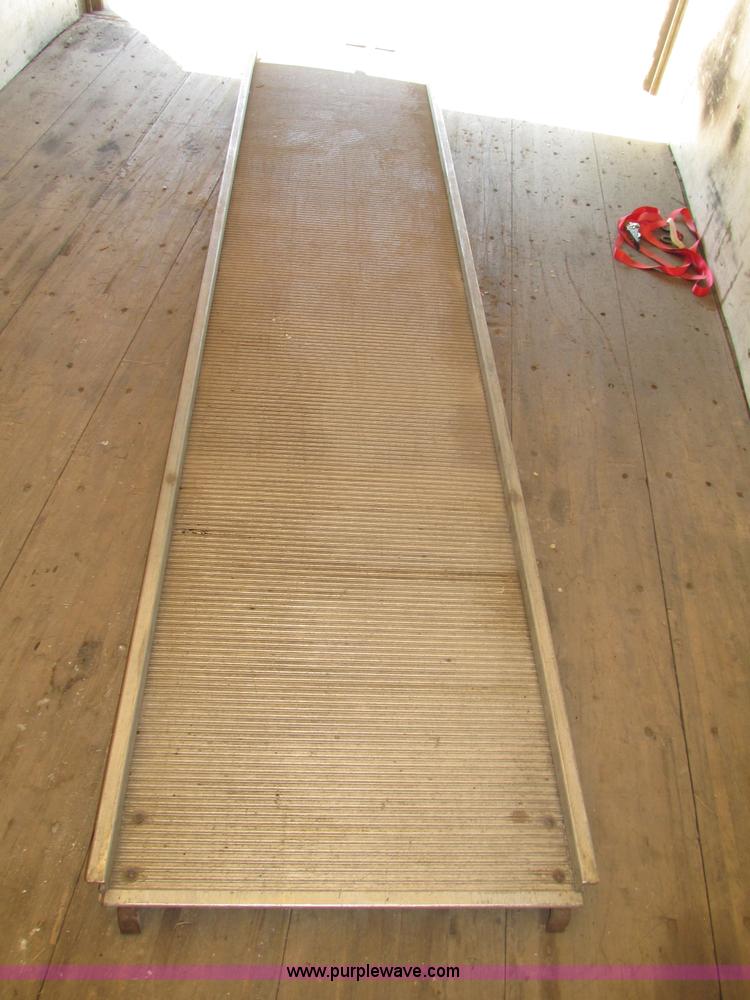 image for item F7397 2002 International 4300 box truck