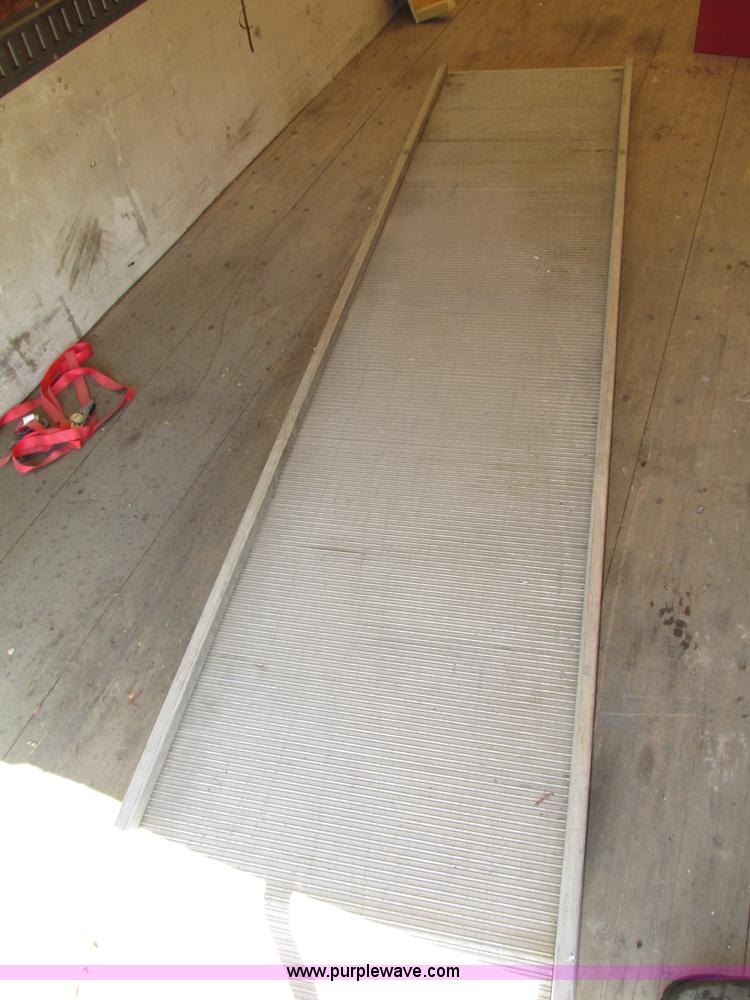 image for item F7397 2002 International 4300 box truck