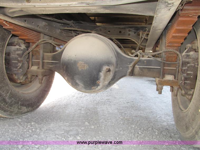 image for item F7397 2002 International 4300 box truck