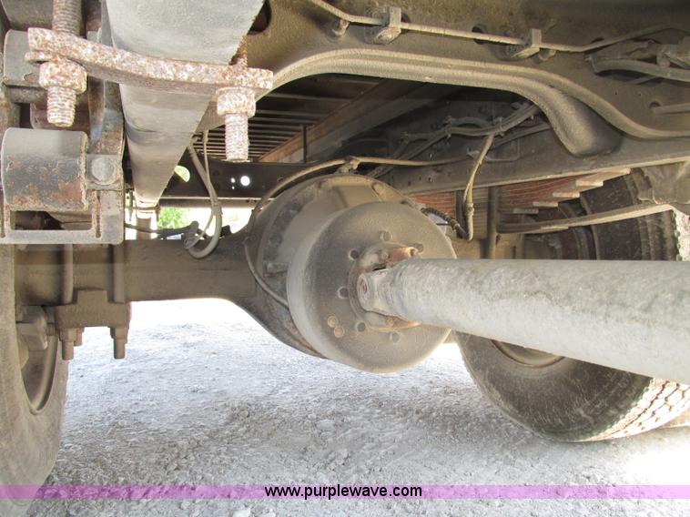 image for item F7397 2002 International 4300 box truck