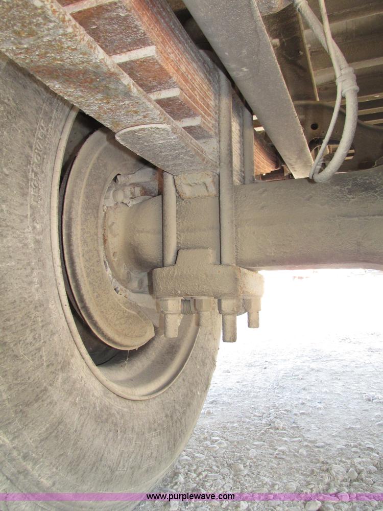 image for item F7397 2002 International 4300 box truck