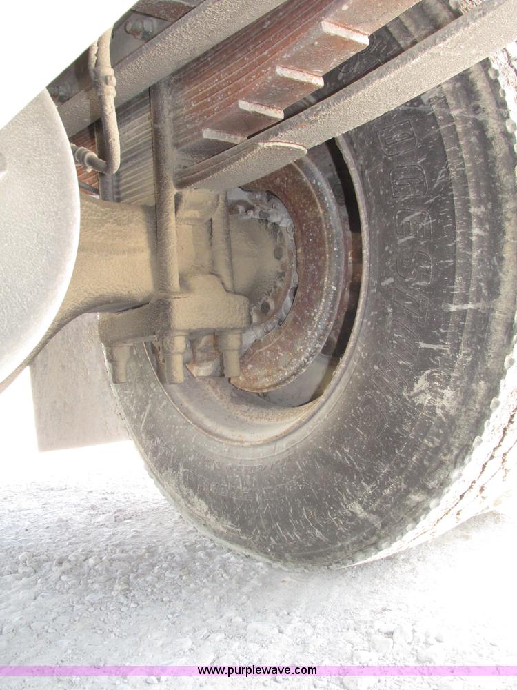 image for item F7397 2002 International 4300 box truck