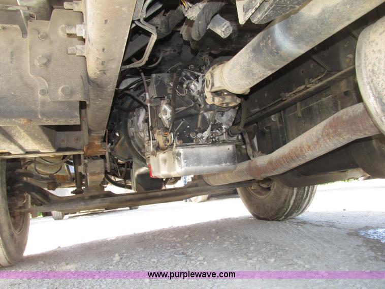 image for item F7397 2002 International 4300 box truck