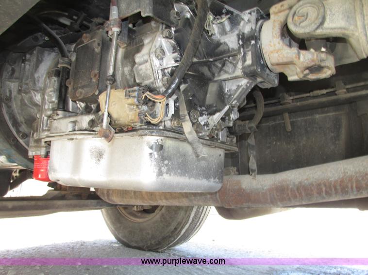 image for item F7397 2002 International 4300 box truck