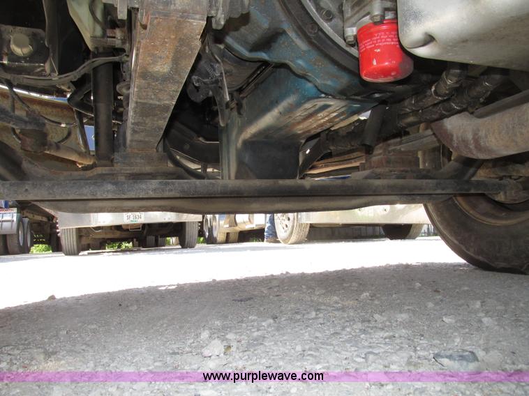 image for item F7397 2002 International 4300 box truck