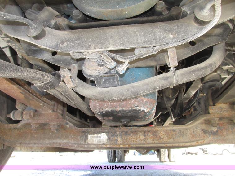 image for item F7397 2002 International 4300 box truck