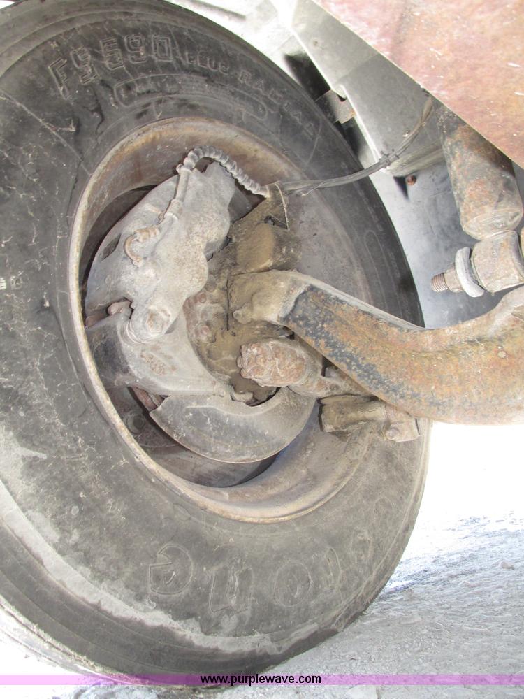 image for item F7397 2002 International 4300 box truck