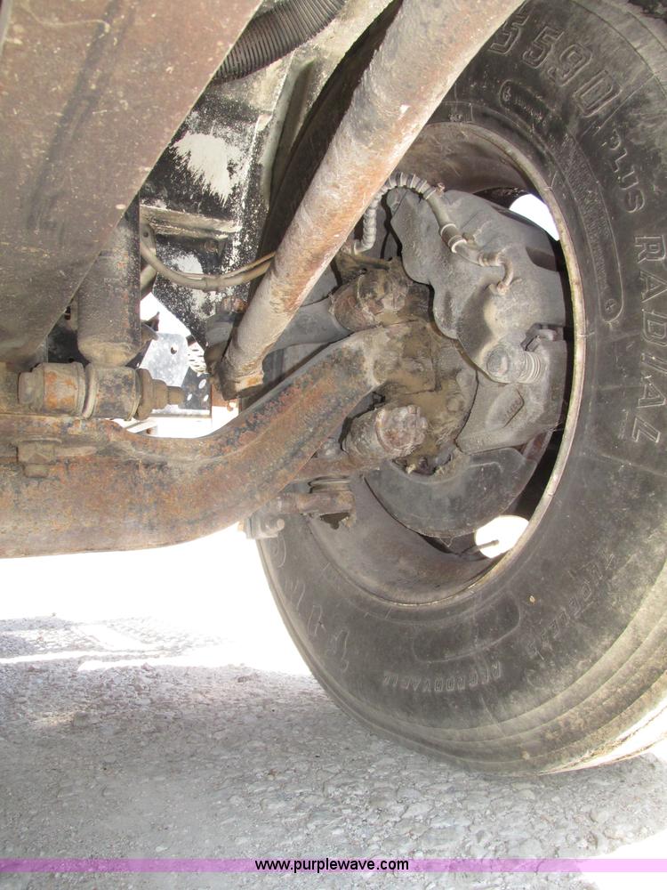 image for item F7397 2002 International 4300 box truck