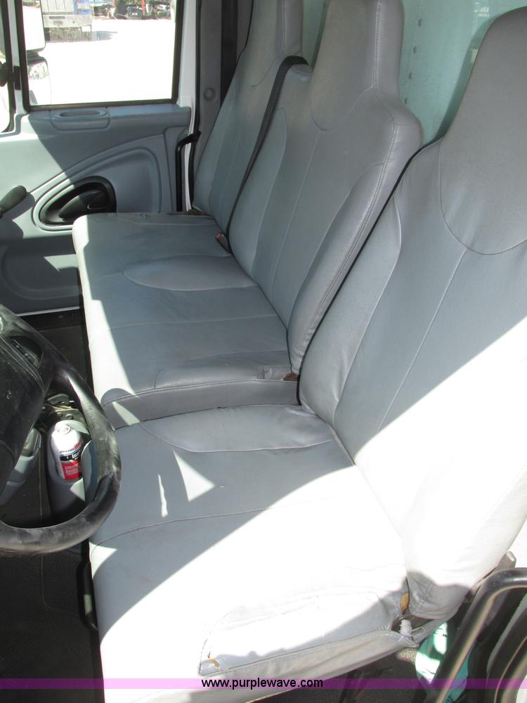 image for item F7397 2002 International 4300 box truck