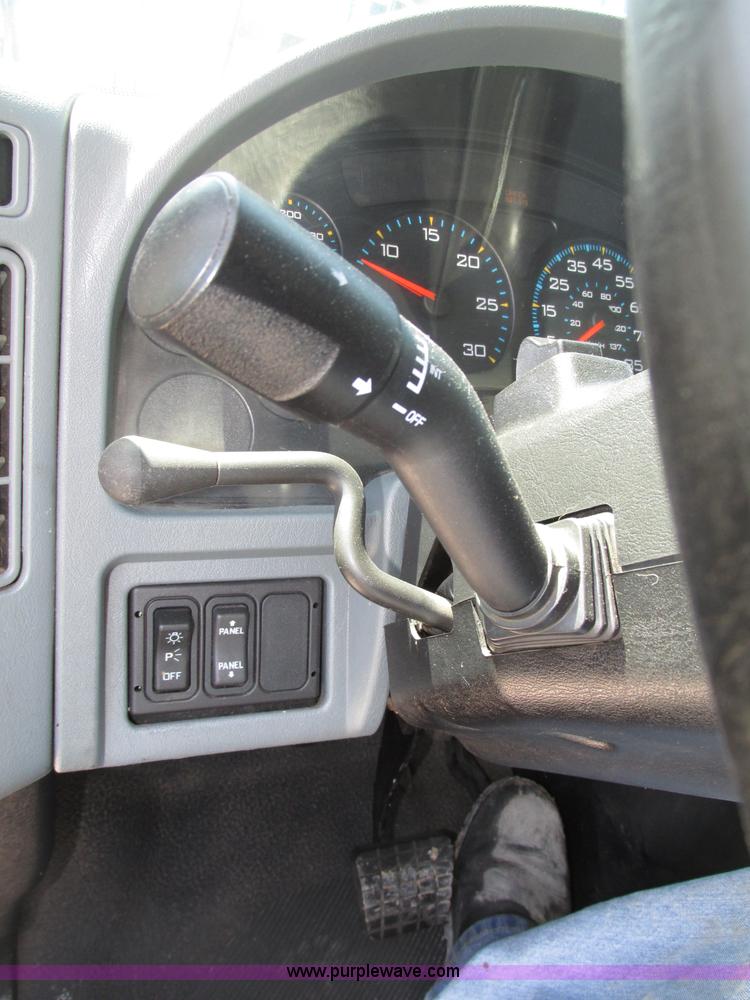 image for item F7397 2002 International 4300 box truck